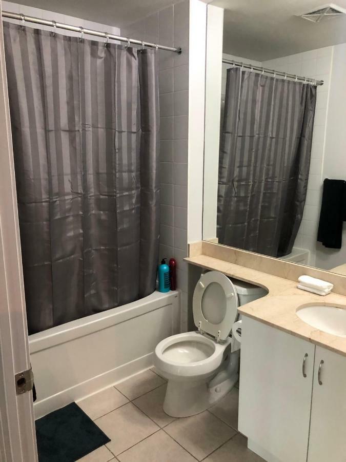 Executive 1 Bedroom Condo Sleeps 2 Торонто Екстер'єр фото